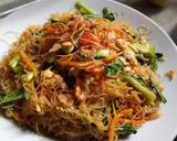 Foto langkah ke 8 dari resep Bihun Goreng ala Endah.