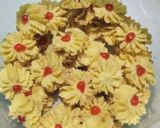 Foto langkah ke 3 dari resep Kue kering (1 adonan untuk bermacam² bentuk).