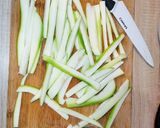 Une image de l'étape 1 de Frites de courgettes.