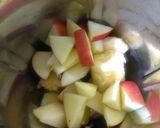 A picture of step 1 of Banana apple smoothie.