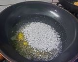 A picture of step 2 of Shahi Sooji Halwa.