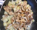 Foto del paso 3 de la receta: Setas de cardo con patatas en salsa