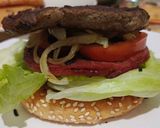 Foto langkah ke 8 dari resep Burger SD Naik Level.