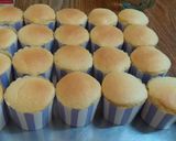 Foto langkah ke 5 dari resep Hokkaido Chiffon Cheese Filling Cupcake.