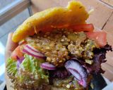 Foto del paso 10 de la receta: Arepa🫓 rellena de berenjena🍆 ahumada, vegetales🧅🍅🥙 y aderezo🤔
