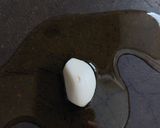 Foto del passaggio 2 della ricetta Riso basmati, piselli, funghi e uova