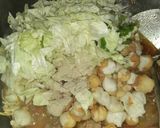 Foto langkah ke 6 dari resep Seblak Campur Dengan Sayur.