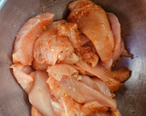 Foto del paso 3 de la receta: Pollo al horno con papas y muzzarella