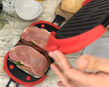 Foto del paso 5 de la receta: Serranitos de lomo, jamón y pimientos en el microondas con Lékué Grill