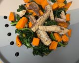 Foto del paso 7 de la receta: Ensalada de Kale Salteado con Boniato al Horno y Filete de Caballa !!!!