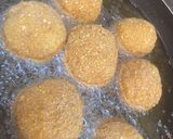 A picture of step 7 of Stuffed potatoes balls.