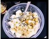 A picture of step 5 of Pears and walnuts creamy chat.