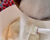 Une image de l'étape 4 de Cheesecake framboises pistaches sans cuisson.