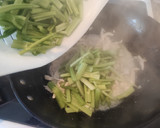 A picture of step 5 of Chow Fun(Instant Spice Mix Version).