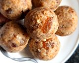 A picture of step 4 of Oats coconut ladoo.