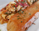 Foto del paso 4 de la receta: Huevos revueltos con pisto y queso de cabra