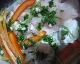 Foto del paso 3 de la receta: Pollo y papas a la sabora con zapallo relleno