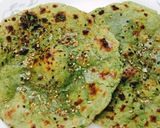 A picture of step 2 of Bathua Tandoori Roti.