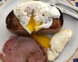 Φωτογραφία βήματος 6 της συνταγής Poached eggs με χαλούμι και μπέικον