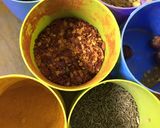 A picture of step 3 of Jhat pat timater chutney.
