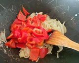 Une image de l'étape 3 de Courgettes farcies aux légumes.
