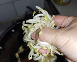 Foto langkah ke 6 dari resep Kwetiauw Ayam Goreng Pedas.