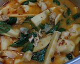 รูปขั้นตอนการทำที่ 5 ของ แกงเผ็ดไก่กะทิหน่อไม้