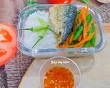 Hình bước làm 2 của món Hộp Cơm Vui Vẻ 3:(Cá nục chiên,đậu ve cà rốt xào,...)