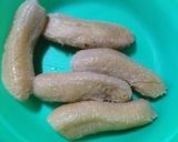 Foto langkah ke 1 dari resep Donat Pisang Wijen.