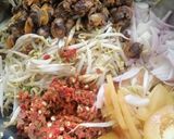Gambar langkah 1 resipi Kerabu Taugeh dengan Kerang.
