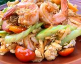 รูปขั้นตอนการทำที่ 5 ของ รวมมิตรผัดไข่กุ้งสด