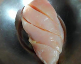 Foto del paso 4 de la receta: Pechuga de pollo con mantequilla al horno y hierbas aromáticas