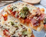 Foto langkah ke 5 dari resep Broccoli Sourdough Pizza.