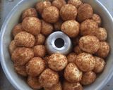 Foto langkah ke 4 dari resep Monkey Bread / cinnamon sugar bubble bread.