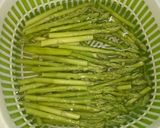 Hình bước làm 1 của món Salad Măng tây Cam vàng