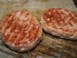 Hamburguesas dos salsas al grill doble