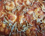 Foto del paso 2 de la receta: Pasta gansa con gambas y "gulas"