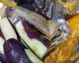 Foto langkah ke 4 dari resep Ikan kembung terung bumbu kuning.