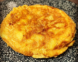 Foto del paso 4 de la receta: Tortilla trufada con cebolla caramelizada