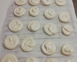 Foto del paso 1 de la receta: Suspiros de merengue y café ☕