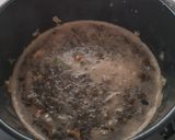 Foto del paso 4 de la receta: Arroz negro caldoso con calamares y verduras en Mambo