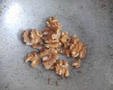 कारिमलाइज वॉलनट(Caramelized walnuts recipe in Hindi) रेसिपी चरण 1 फोटो
