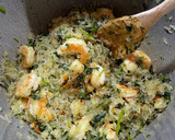 Foto del paso 3 de la receta: Arroz con langostinos al ajillo. Olla GM