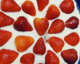 صورة لخطوة 2 من وصفة كيكة الفراولة الهشة والطرية🤤🍓