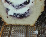 Foto del paso 7 de la receta Gusano relleno de crema de queso y mermelada de arándanos