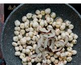 A picture of step 1 of Makhana pag.