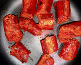 Foto del paso 3 de la receta: Longaniza en salsa con nopales