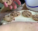 Foto del paso 6 de la receta: Pastel De Nieve de Vainilla con Galletas Chispas de Chocolate