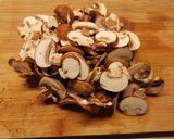 A picture of step 2 of Spaghetti with Tuna and Mushrooms.