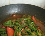Foto langkah ke 5 dari resep Tumis genjer terasi pedas.